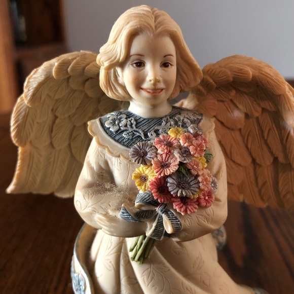 Sarah’s Angels “Janis” grandmother figurine - Picture 4 of 5